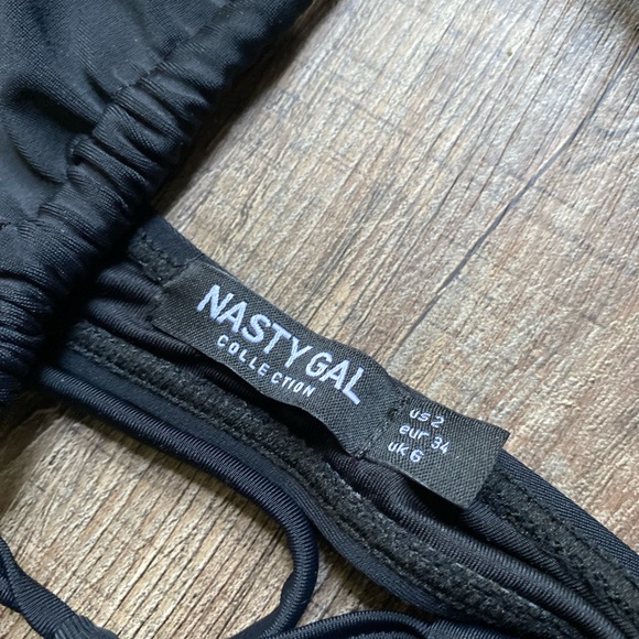 🌟Nasty Gal Be more Pacific Strappy Halter High Leg - Picture 3 of 8